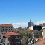Casa Luna - Metro Argonne *