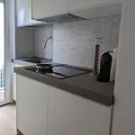 Modern And Comfortable Near The Subway Mediolan