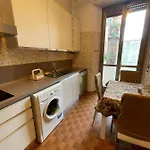 Corner 32 Hostel *