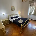 Corner 32 Hostel *