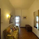 Corner 32 Hostel