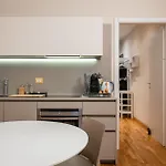 Apartment Navigli Retreat - 5 Min To De Amicis M4 - Walk To Navigli & Darsena *