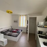 Bright 21 Station Apartment
