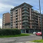 Gambara Urban Flat - Stylish And Next To Metro شقة
