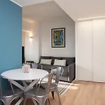 Gambara Urban Flat - Stylish And Next To Metro