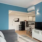 Gambara Urban Flat - Stylish And Next To Metro *