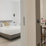 아파트 New Modern Flat 10 Minutes Walk From Station 밀라노