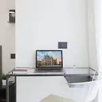 아파트 New Modern Flat 10 Minutes Walk From Station 밀라노