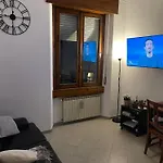 Appartement Bilocale Zona Navigli Milaan