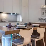 Design Experience Flat - 5 Min Loreto شقة *
