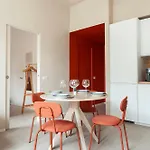 Giulio's Hideaway - Close To Station