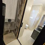 דירה Exclusive Floor 2-bedroom Flat *