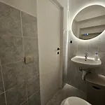דירה Exclusive Floor 2-bedroom Flat *
