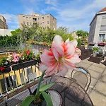דירה Exclusive Floor 2-bedroom Flat *