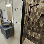 Exclusive Floor 2-bedroom Flat דירה *