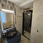 Exclusive Floor 2-bedroom Flat *