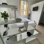 Bright 21 Station Apartment *