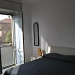 Portello Flat With Balcony Διαμέρισμα *