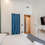 Spacious In Next To Metro דירה *