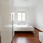 Guesthost - Lorenteggio Gelsomini Cozy Appartement