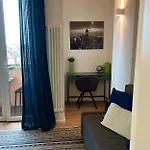 Gambara Urban Flat - Stylish And Next To Metro شقة *