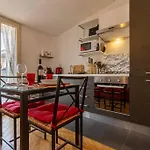 Unique & Strategic Flat, 50m From M4 Station Daire *