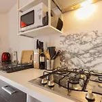 Daire Unique & Strategic Flat, 50m From M4 Station Milano