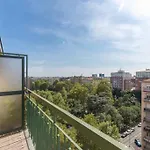 Unique & Strategic Flat, 50m From M4 Station Daire
