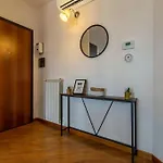 Daire Unique & Strategic Flat, 50m From M4 Station