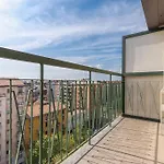 Unique & Strategic Flat, 50m From M4 Station Daire *