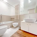 Montenapoleone Luxury * Milan