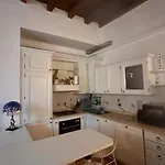 套房（卧室和客厅）公寓 公寓 *