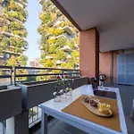 Modern Oasis Opposite Bosco Verticale Milão