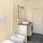 Апартаменты Vibrant Navigli Block With Aircondition Porta Genova M2 Милан