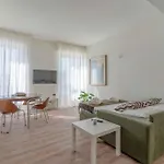 Vibrant Navigli Block With Aircondition Porta Genova M2 Апартаменты *