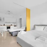 Yellow Flat 아파트