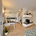 Chic Apt Near Piazza Duomo, Milan Milán
