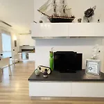 Apartamento Chic Apt Near Piazza Duomo, Milan