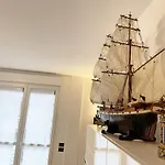 Apartamento Chic Apt Near Piazza Duomo, Milan *