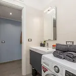 Brand New And Close To Downtown! Apartment