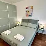 Giax Tower Premium Modern Milanese Flat With Gym Pool View & Box *
