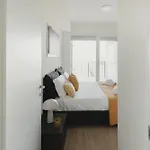 Gohost - Modern And Bright With Terrace And Balcony 아파트
