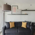 Gohost - Modern And Bright With Terrace And Balcony 아파트 *