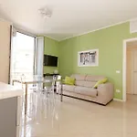 Brianza Flat דירה *