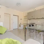 Brianza Flat דירה *