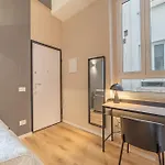 5' From Station, Elegance And Class Appartement *