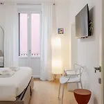 Art-filled In Centro Apartment *