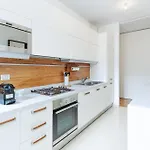 Youhosty - Brera 17 *