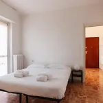 Youhosty - Da Cermenate 12 Apartament *