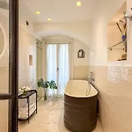 Guesthost - Brera Exclusive And